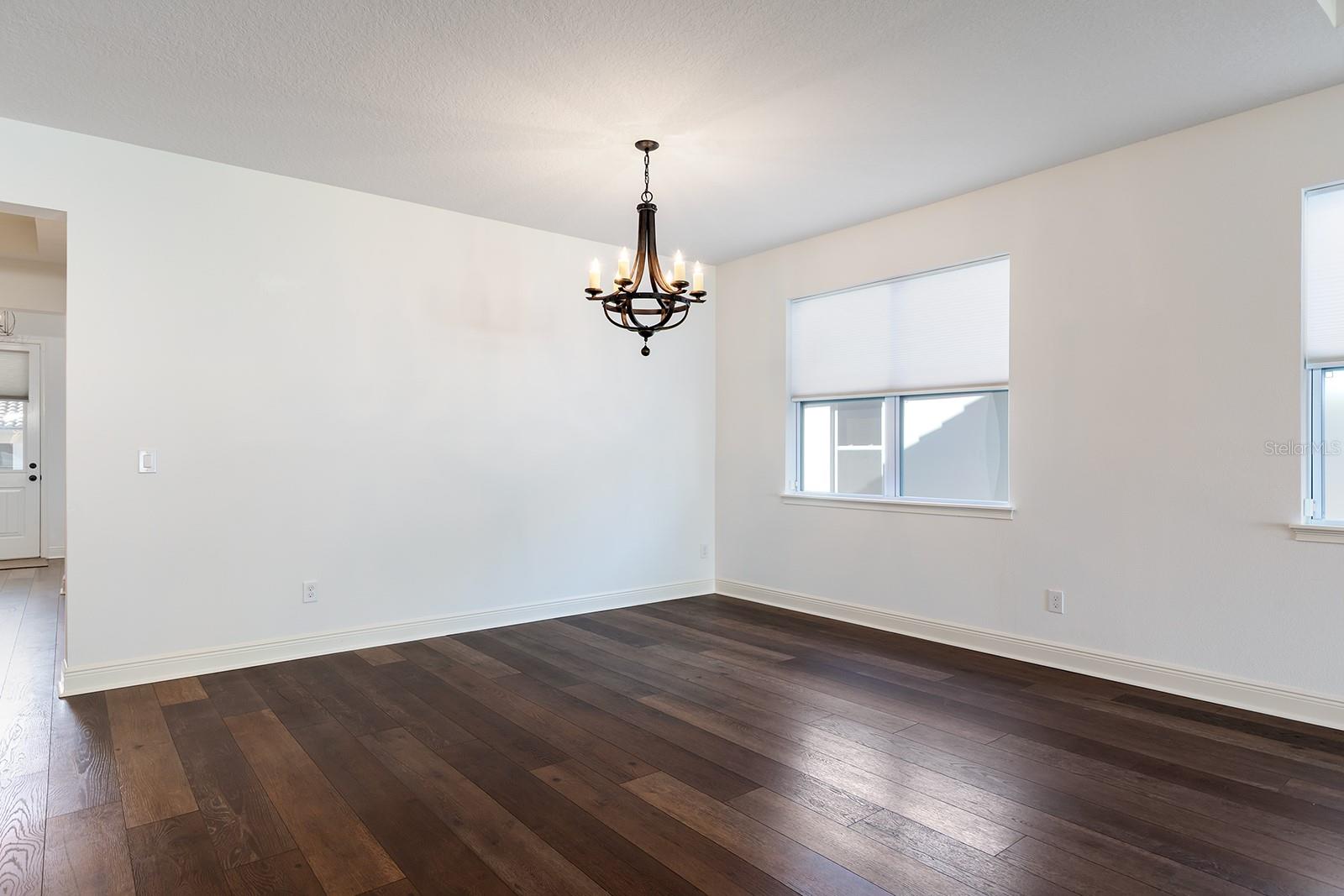 Image 6 of 40 For 2567 Roveri Avenue