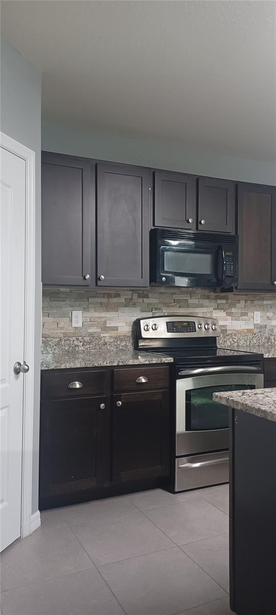 Image 14 of 37 For 5225 11th Street E