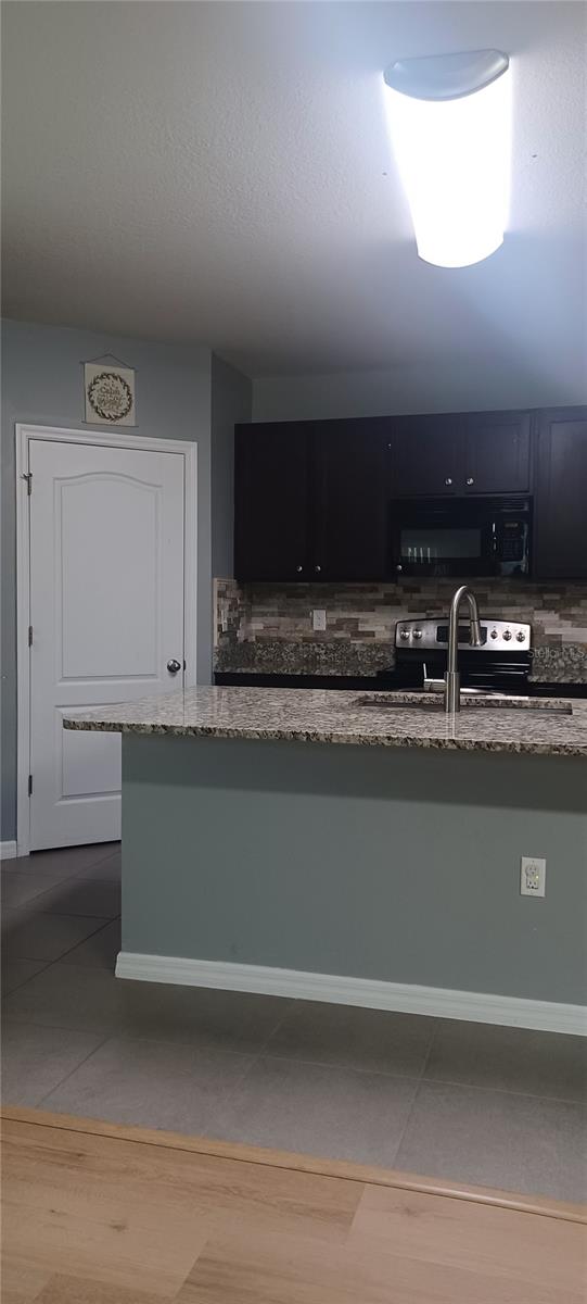Image 18 of 37 For 5225 11th Street E
