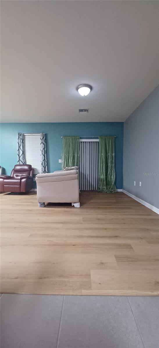 Image 31 of 37 For 5225 11th Street E