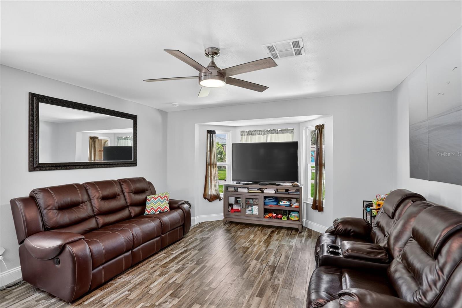 Image 4 of 52 For 635 Moss Park Court