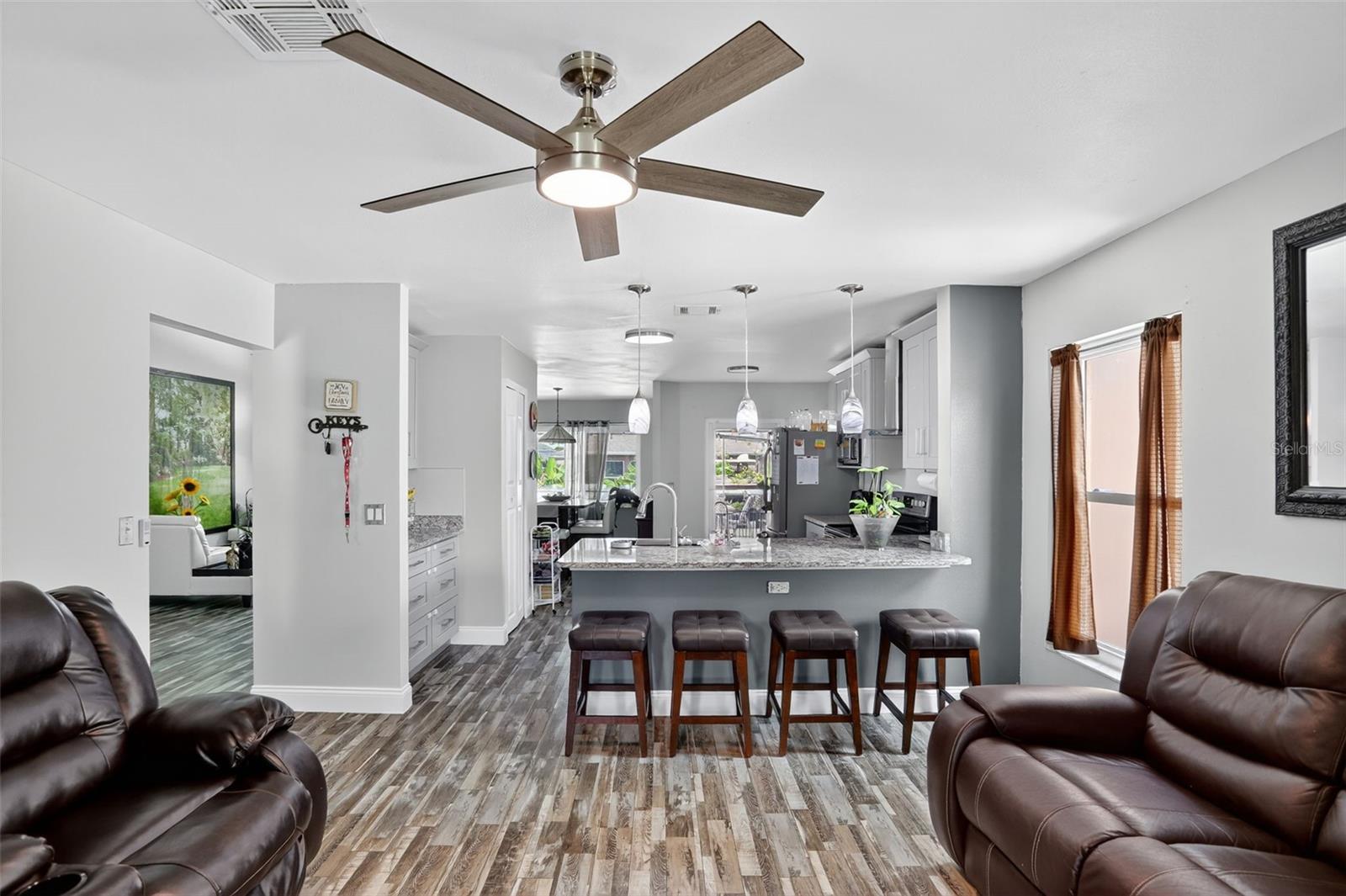 Image 7 of 52 For 635 Moss Park Court