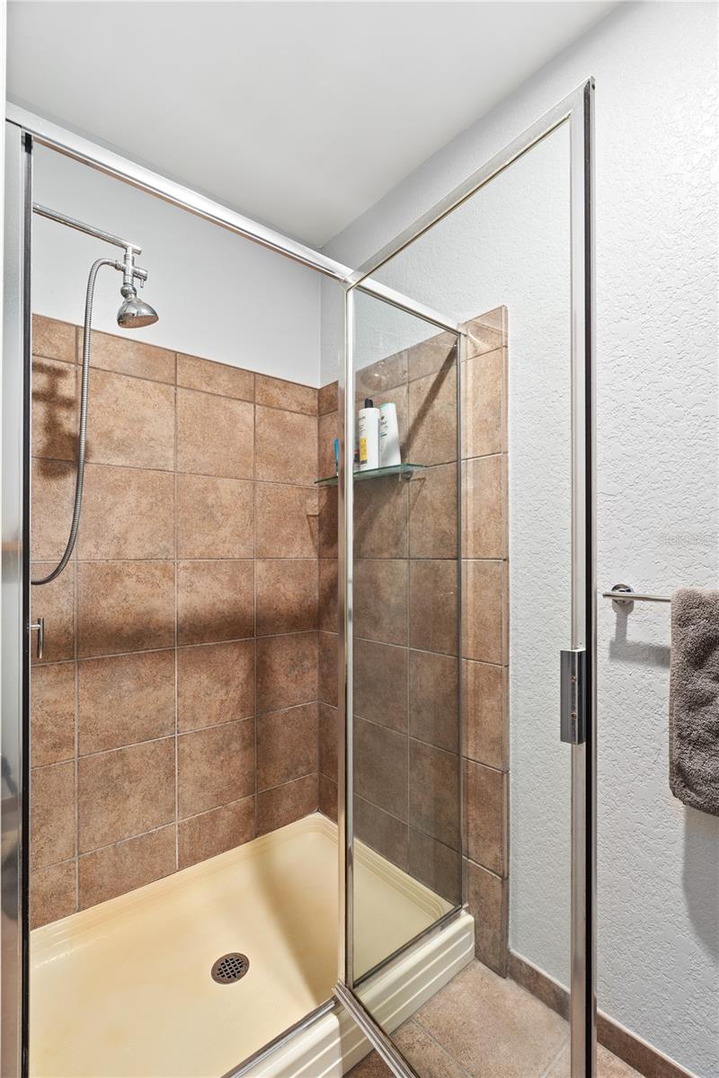 Image 20 of 30 For 150 Robinson Street 30b-7