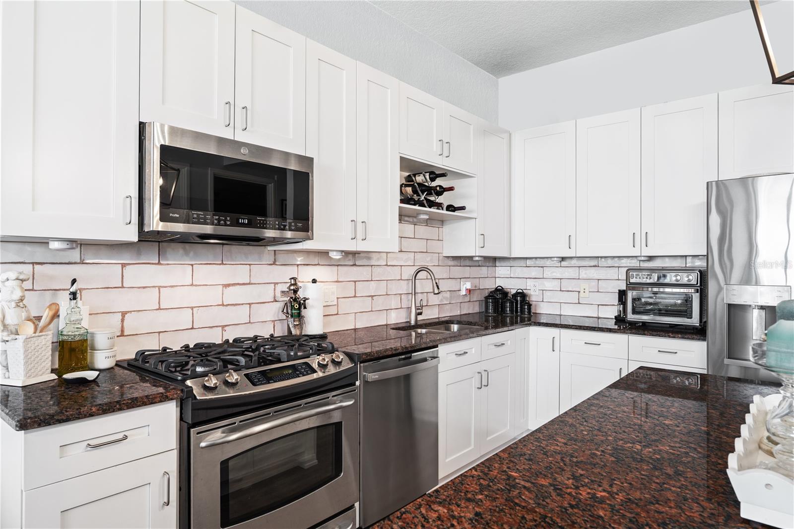Image 6 of 30 For 150 Robinson Street 30b-7