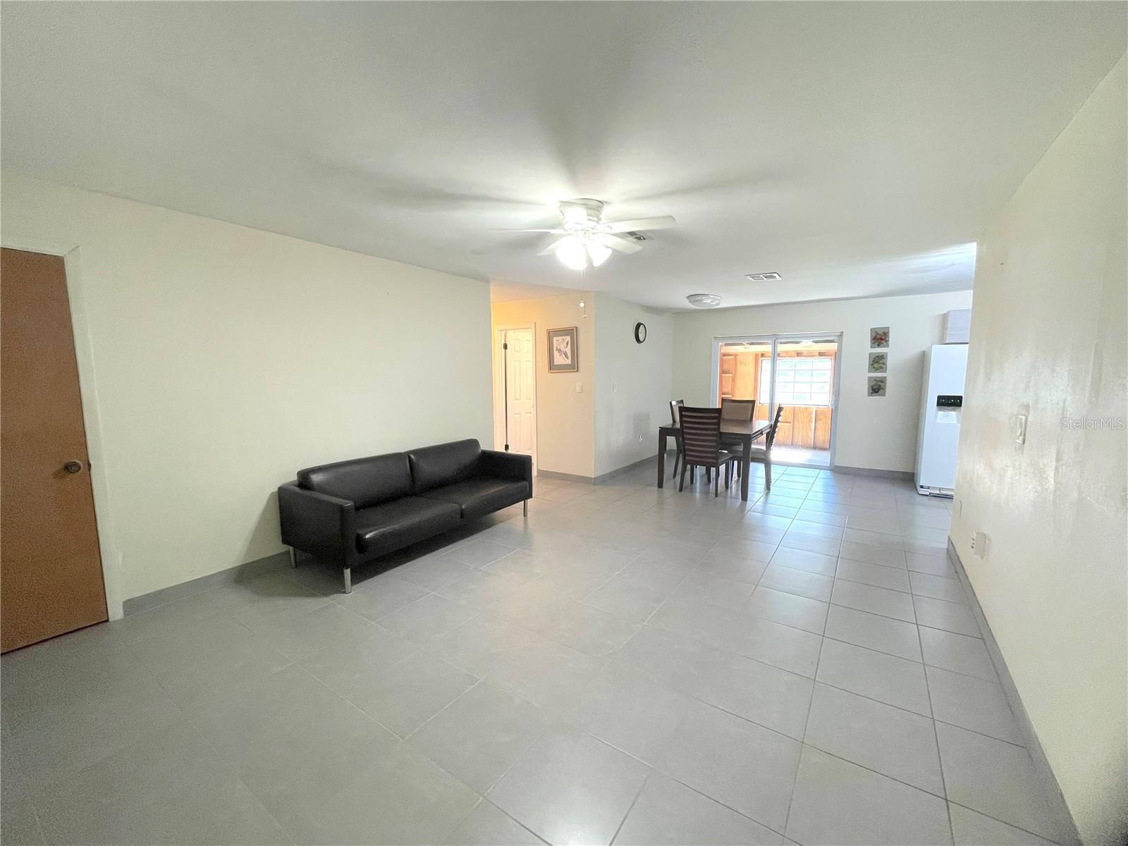 Image 7 of 20 For 895 Tropicana Court