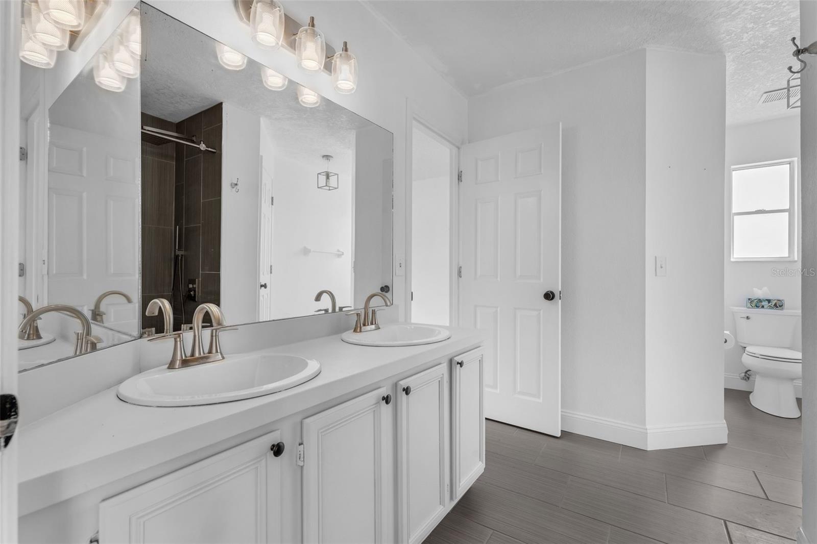 Image 14 of 41 For 2503 Rolling Broak Drive