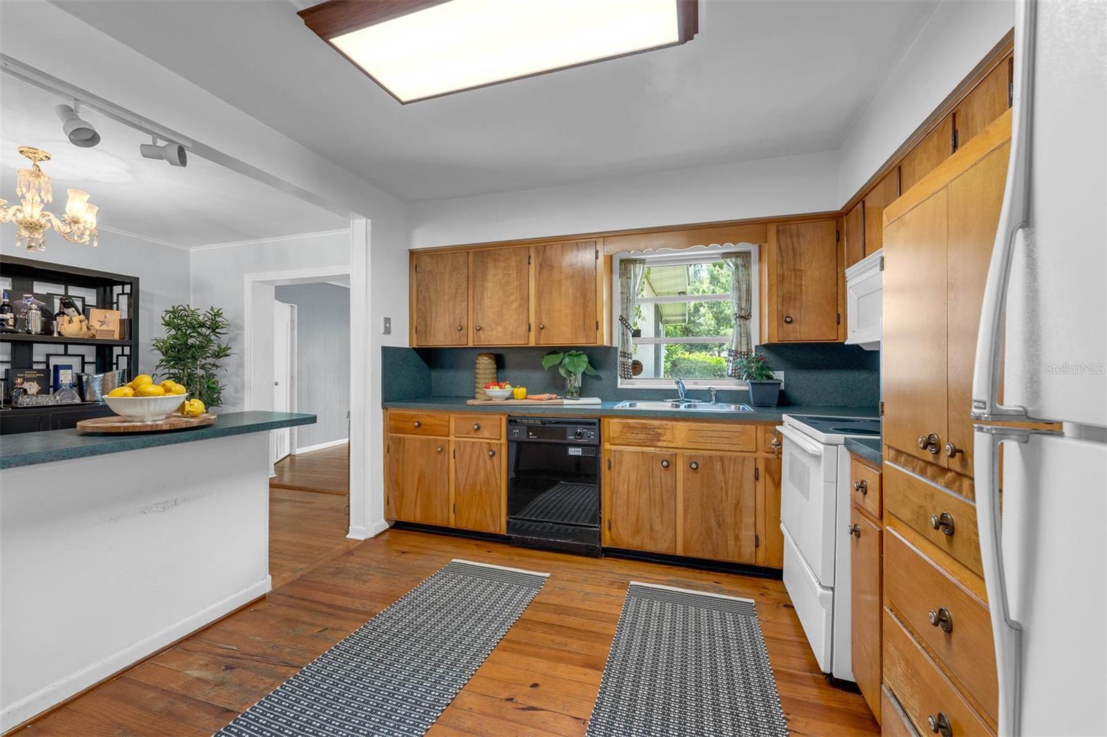 Image 12 of 42 For 3019 Clemwood Street