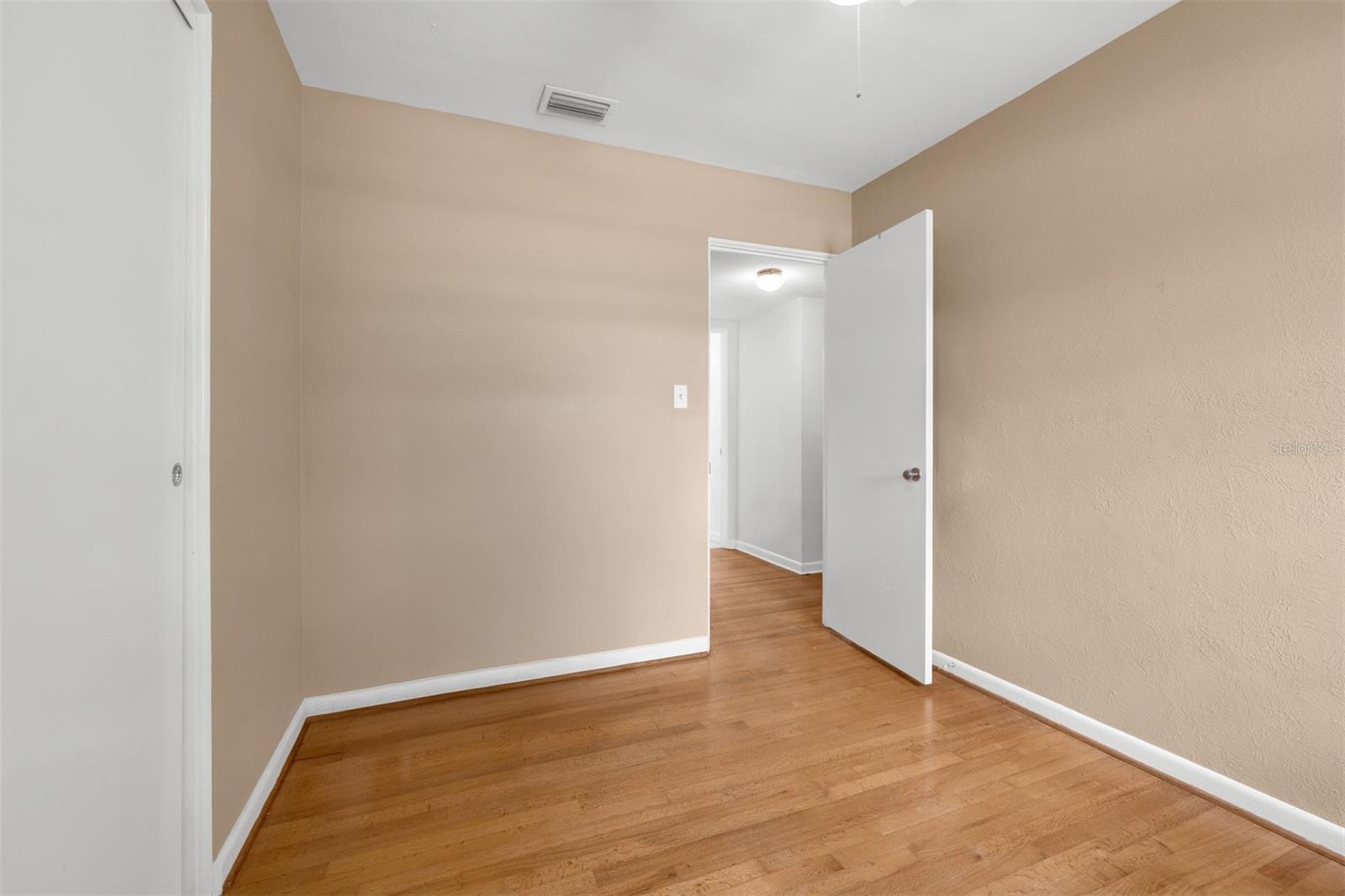 Image 24 of 42 For 3019 Clemwood Street