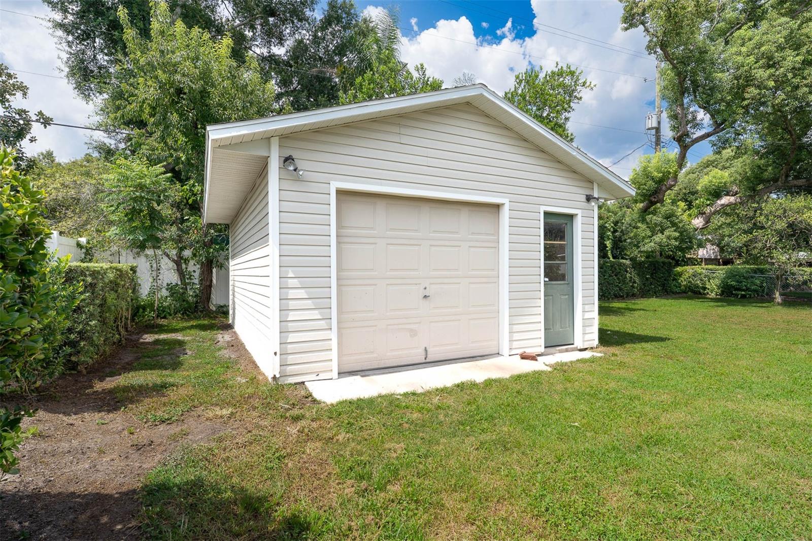 Image 28 of 42 For 3019 Clemwood Street