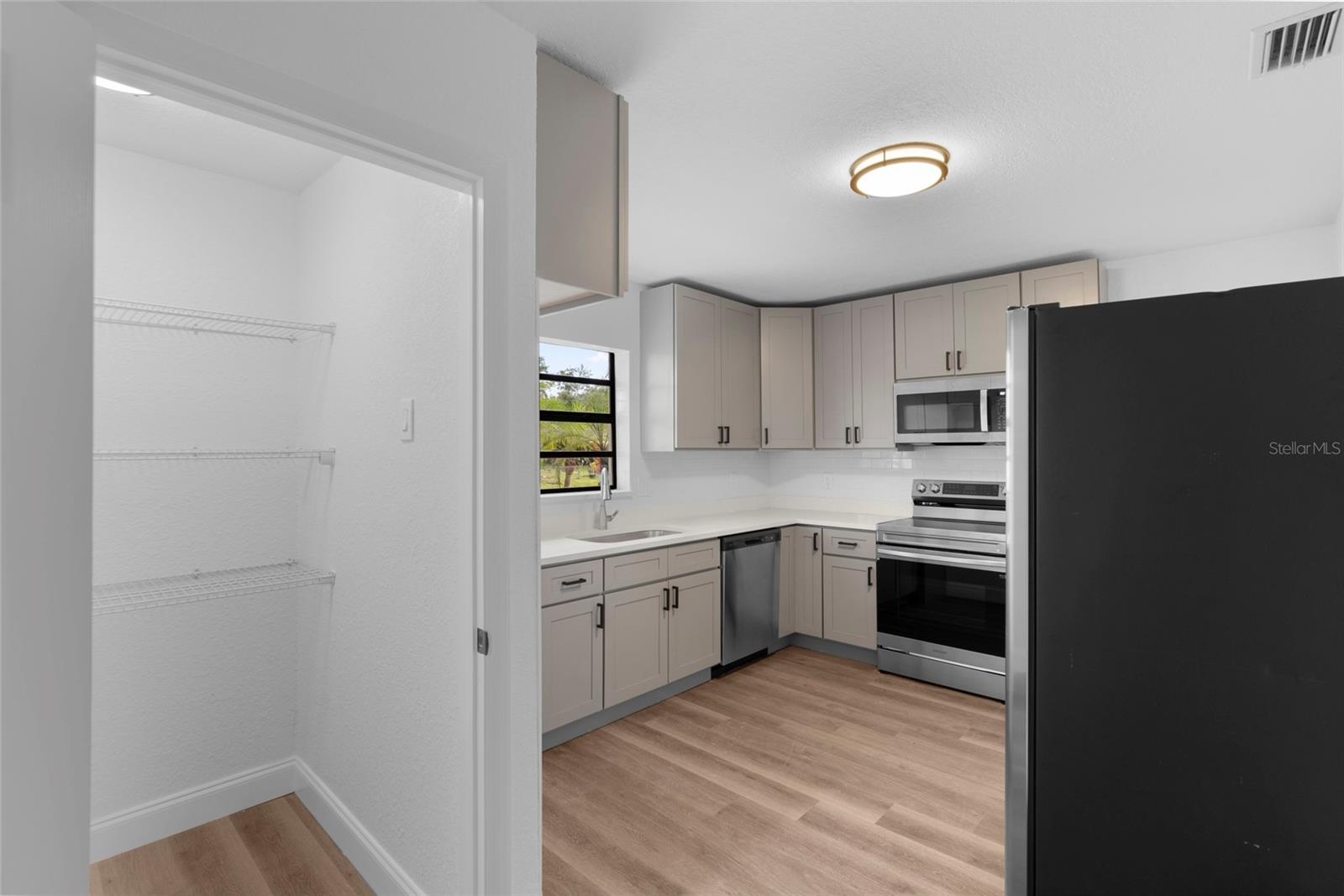 Image 10 of 31 For 9033 3rd Street N