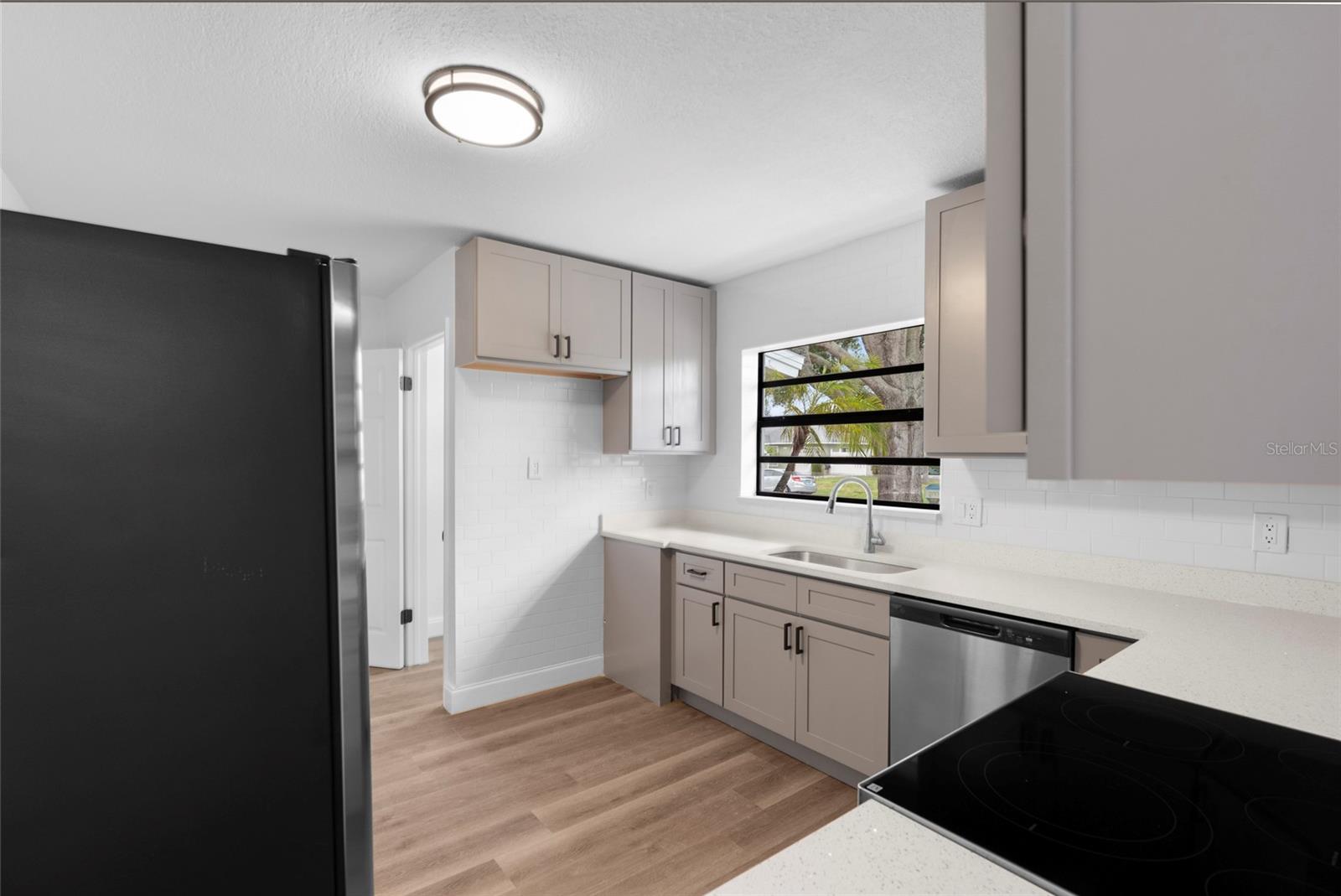 Image 12 of 31 For 9033 3rd Street N