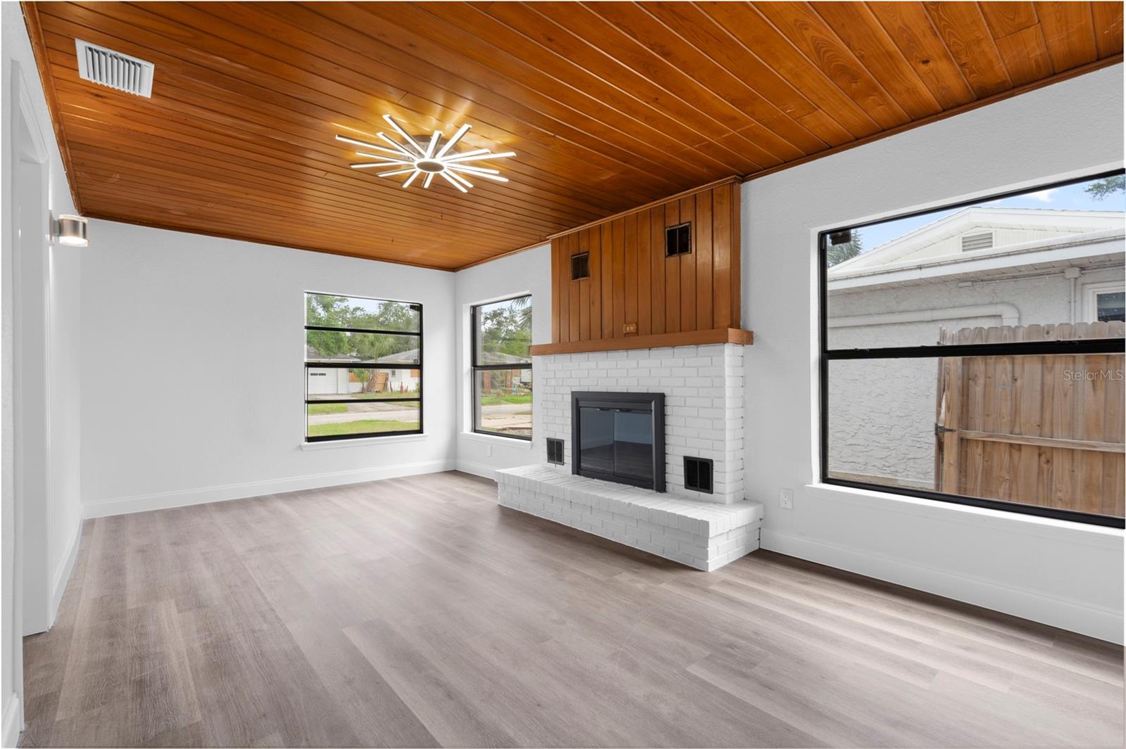 Image 14 of 31 For 9033 3rd Street N