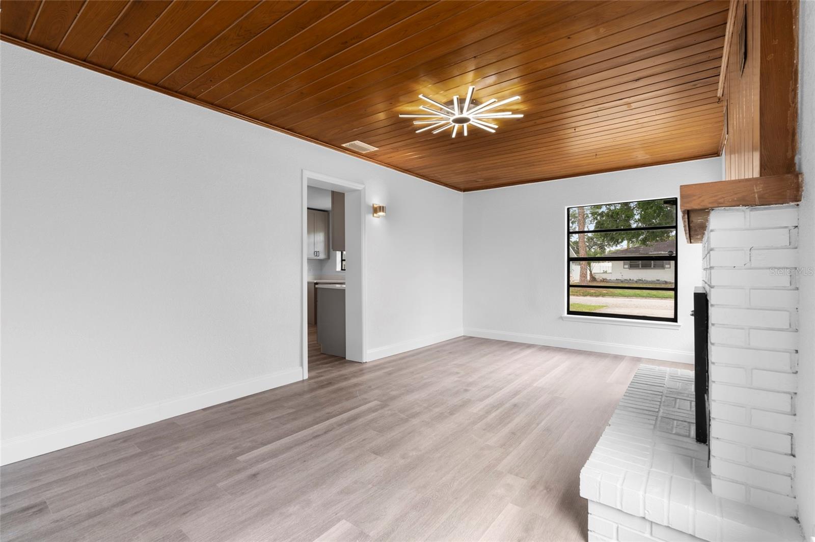 Image 16 of 31 For 9033 3rd Street N