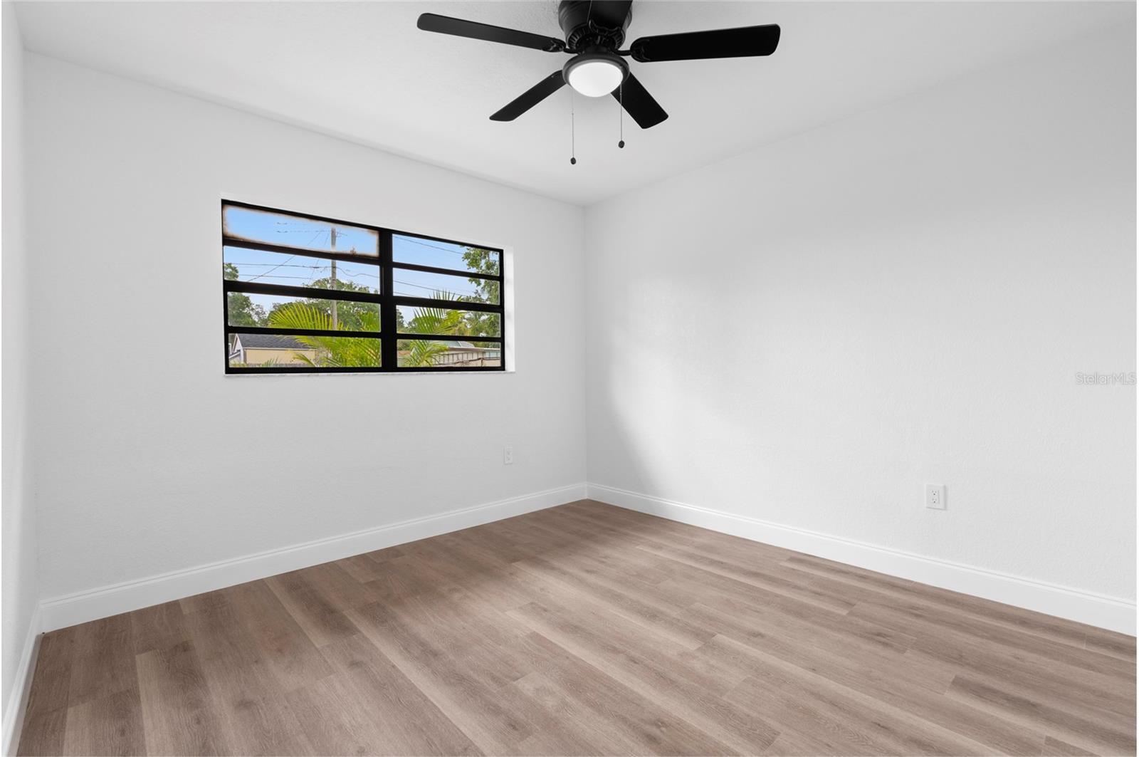 Image 17 of 31 For 9033 3rd Street N