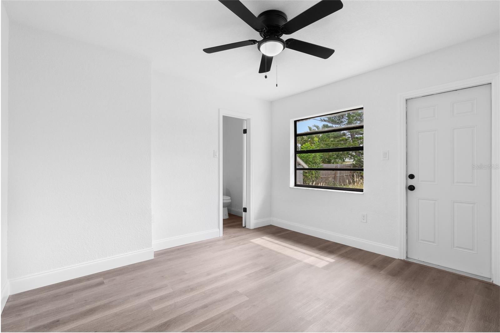 Image 21 of 31 For 9033 3rd Street N