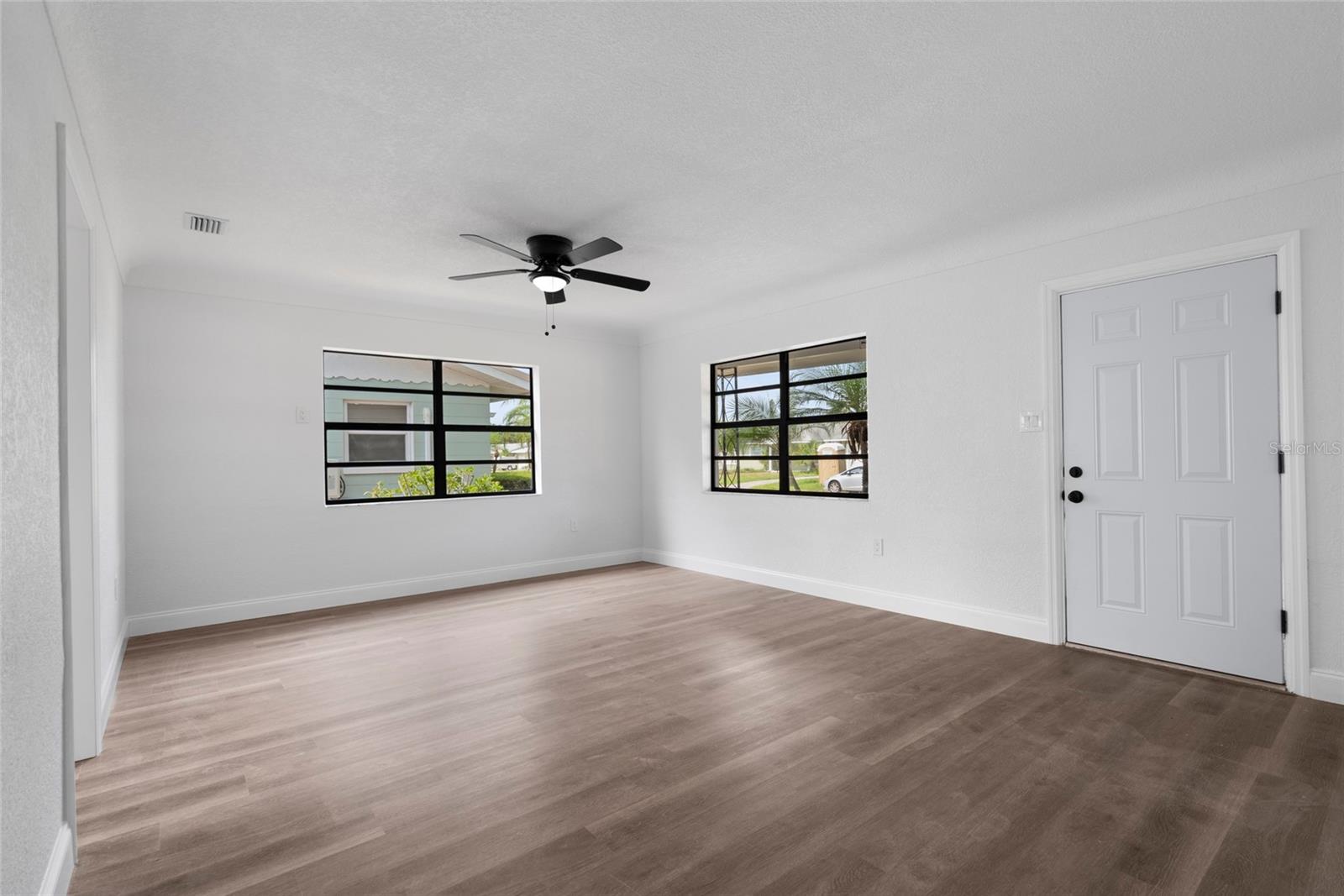 Image 4 of 31 For 9033 3rd Street N