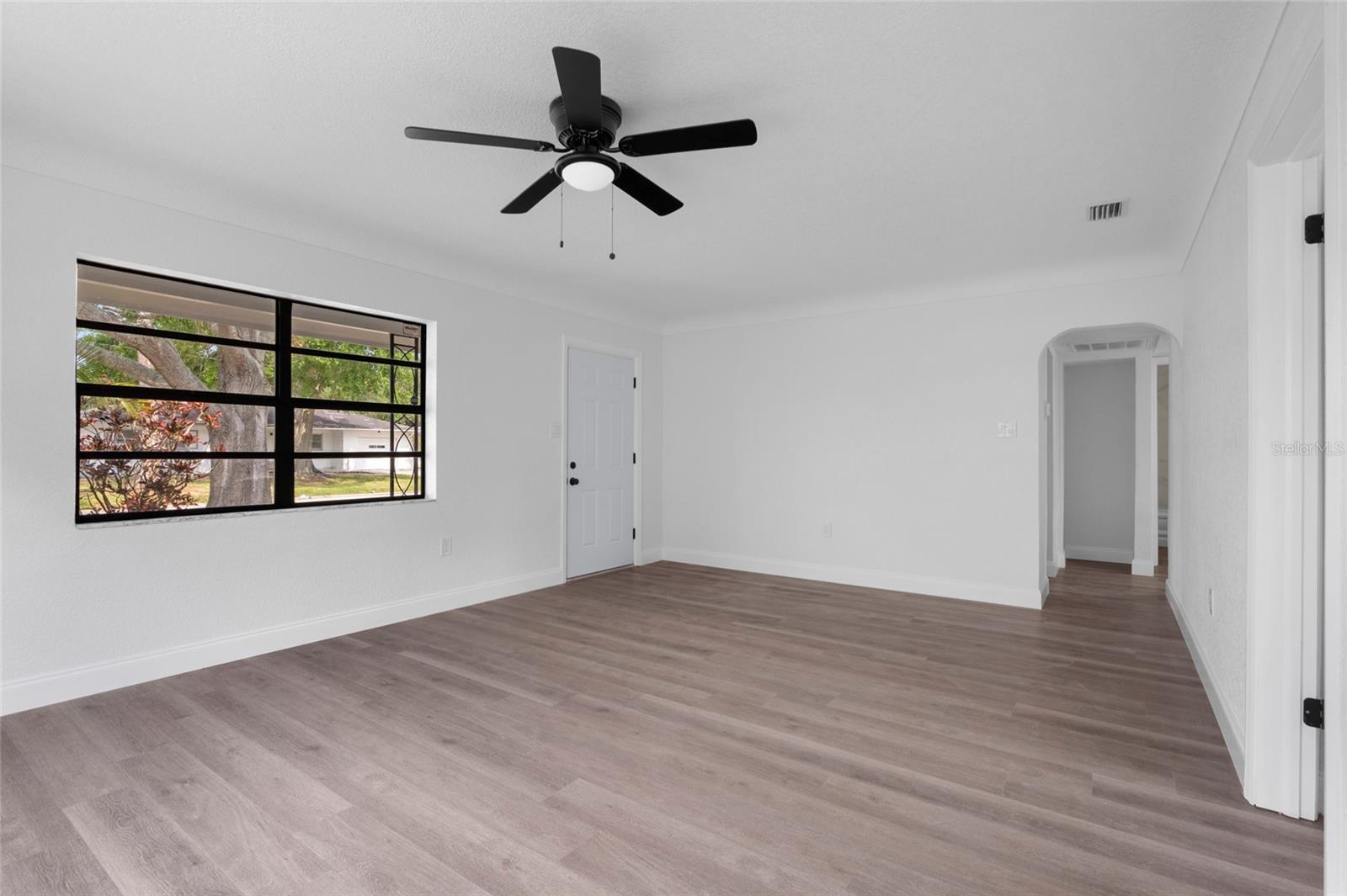 Image 5 of 31 For 9033 3rd Street N