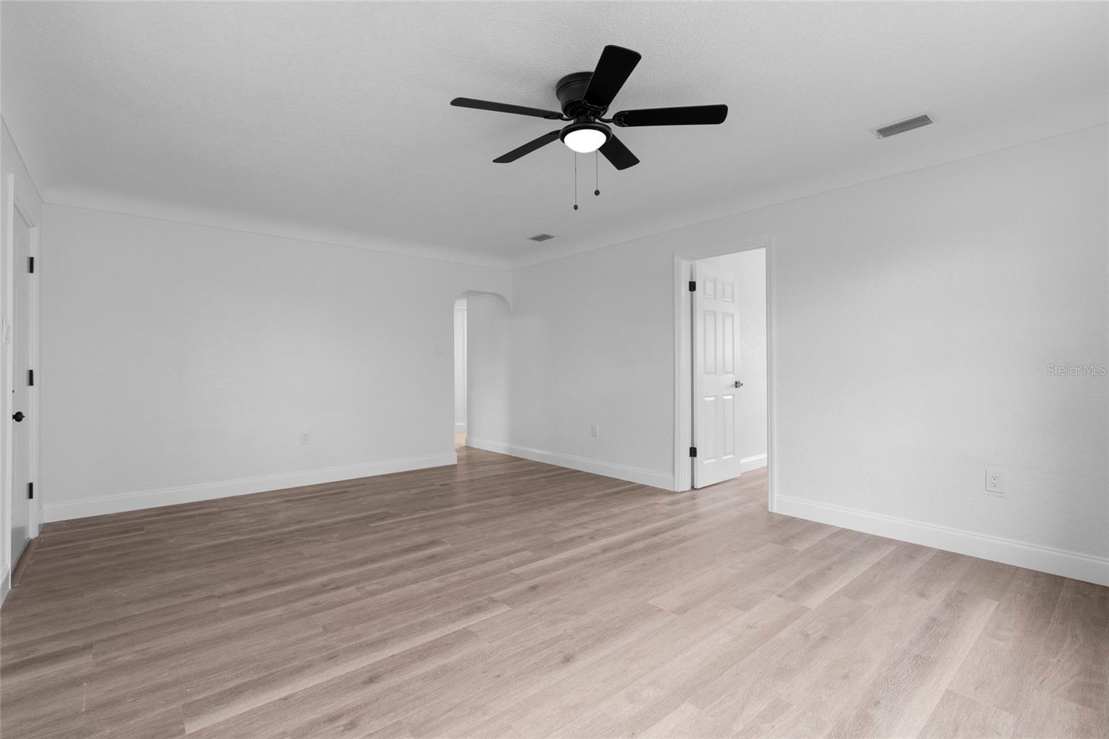 Image 6 of 31 For 9033 3rd Street N