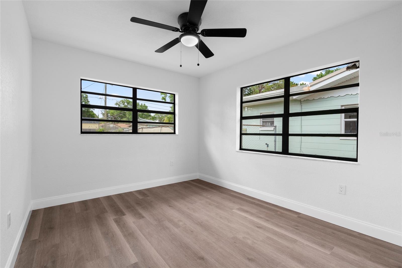 Image 7 of 31 For 9033 3rd Street N
