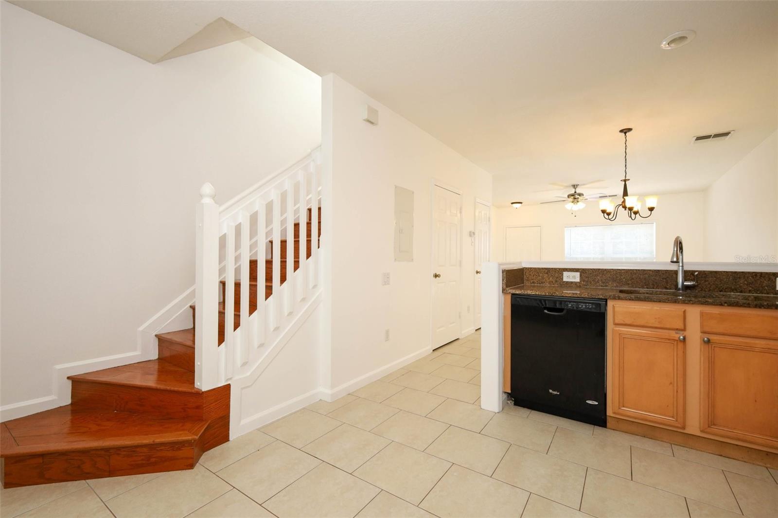 Image 11 of 45 For 915 Vineland Place