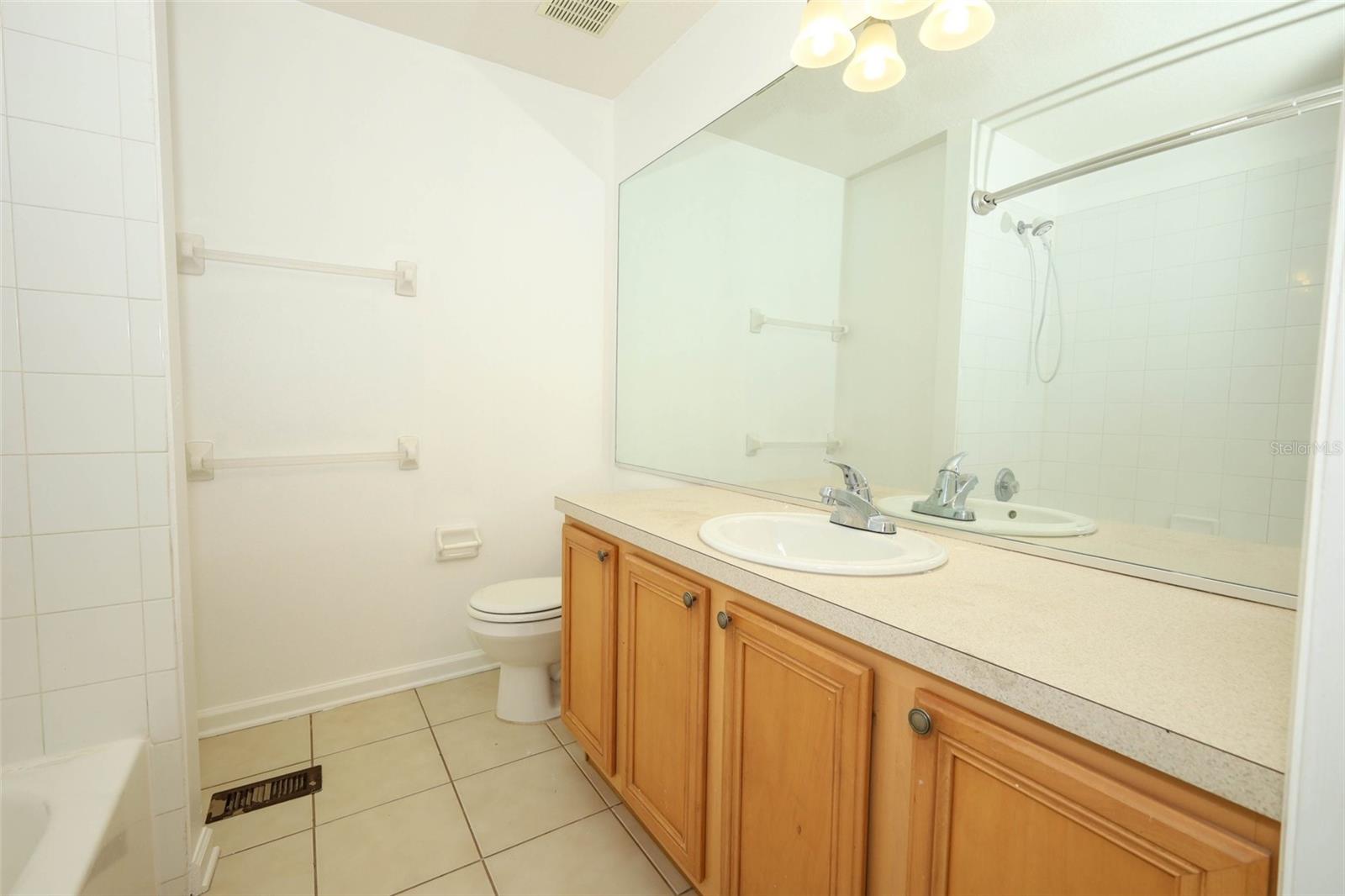Image 18 of 45 For 915 Vineland Place