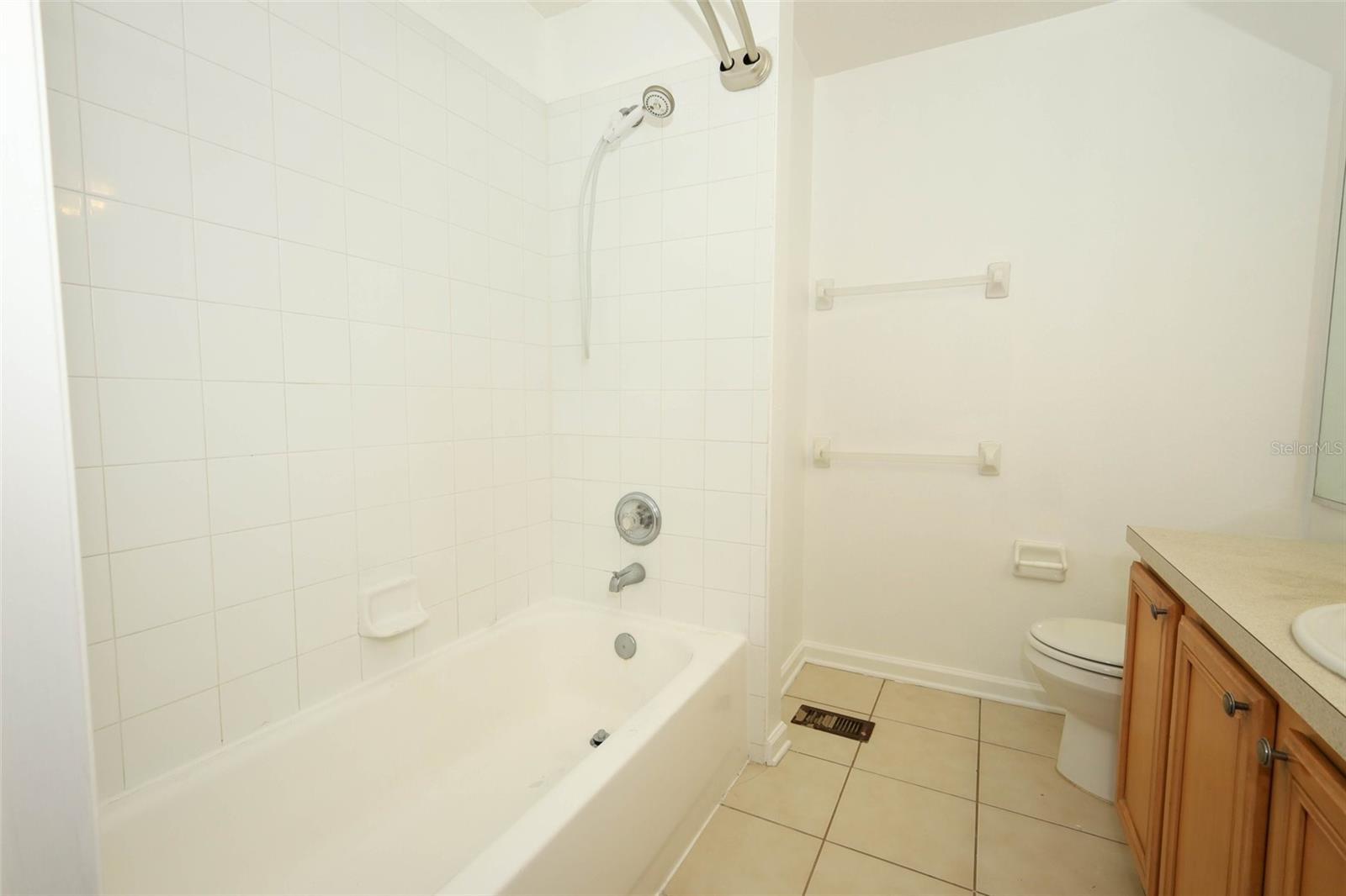 Image 19 of 45 For 915 Vineland Place