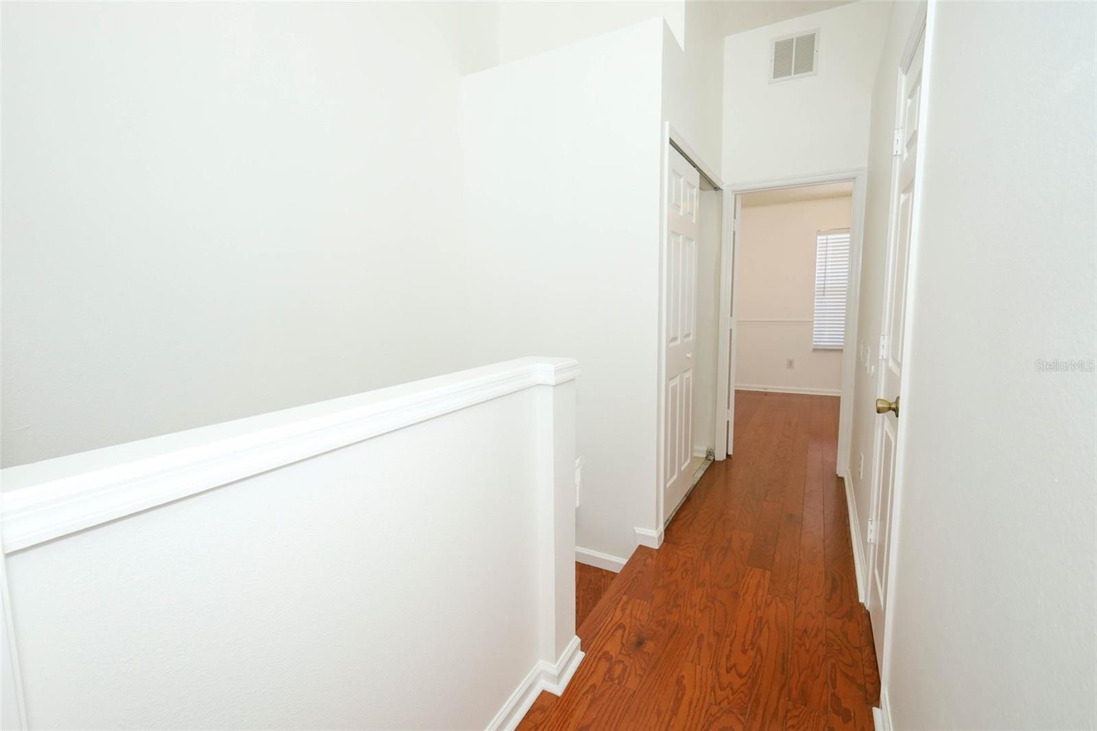 Image 20 of 45 For 915 Vineland Place