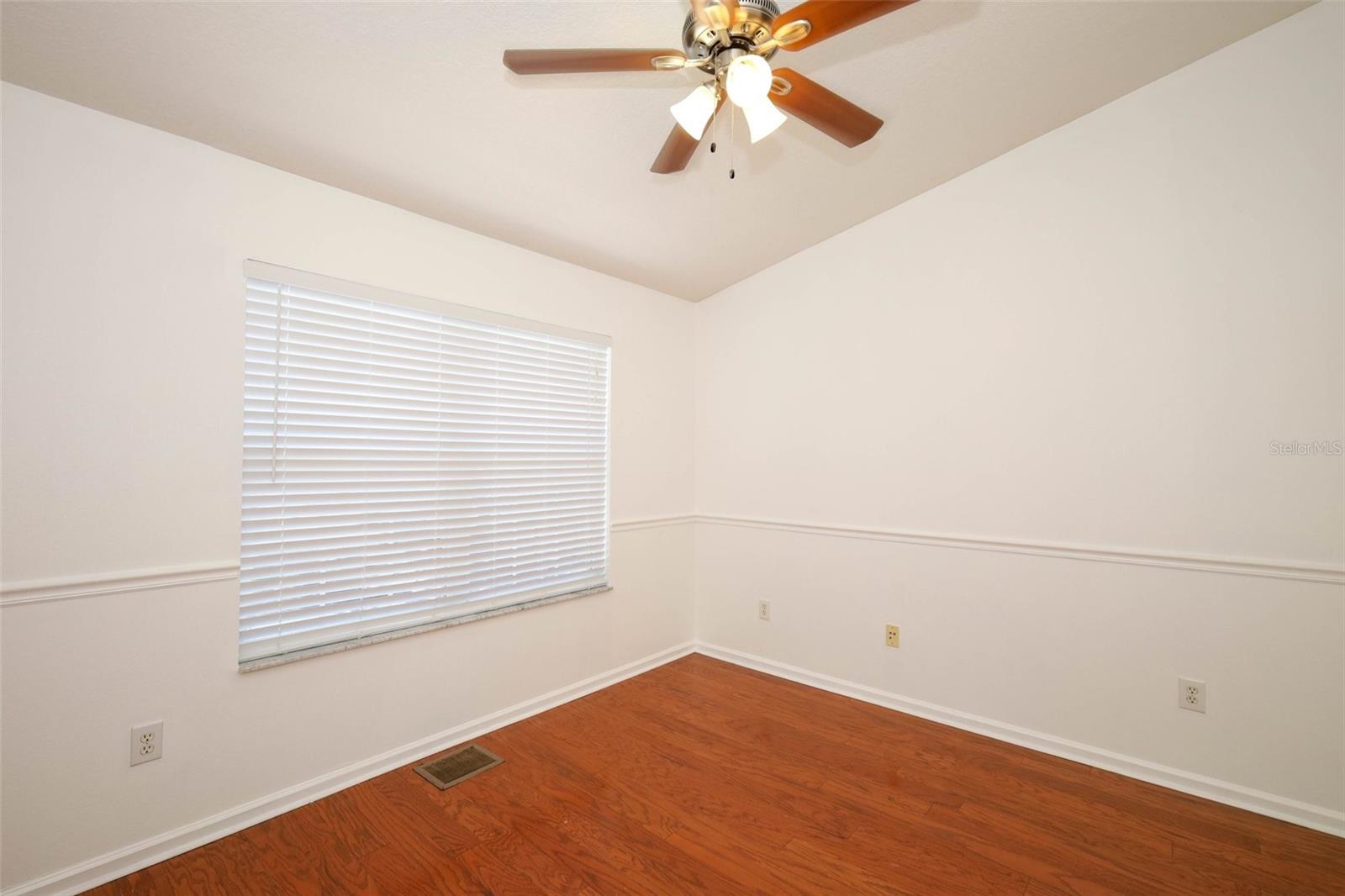 Image 22 of 45 For 915 Vineland Place
