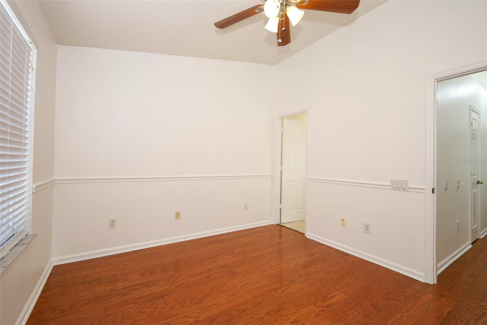 Image 25 of 45 For 915 Vineland Place