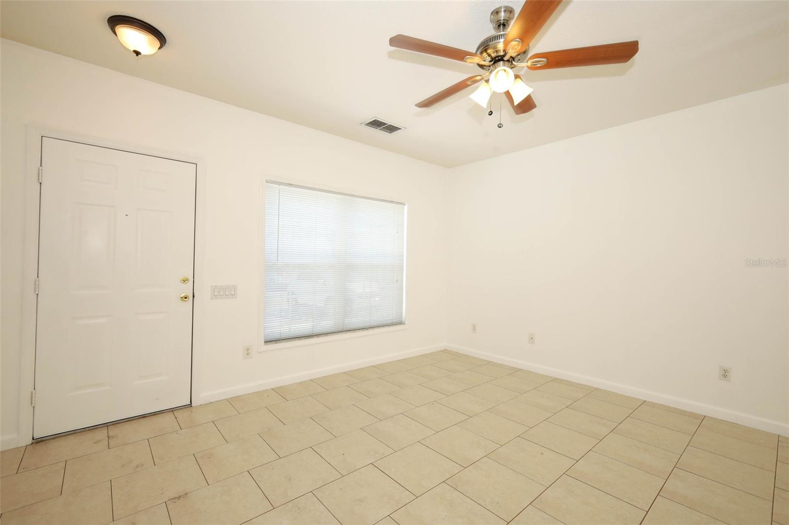 Image 4 of 45 For 915 Vineland Place