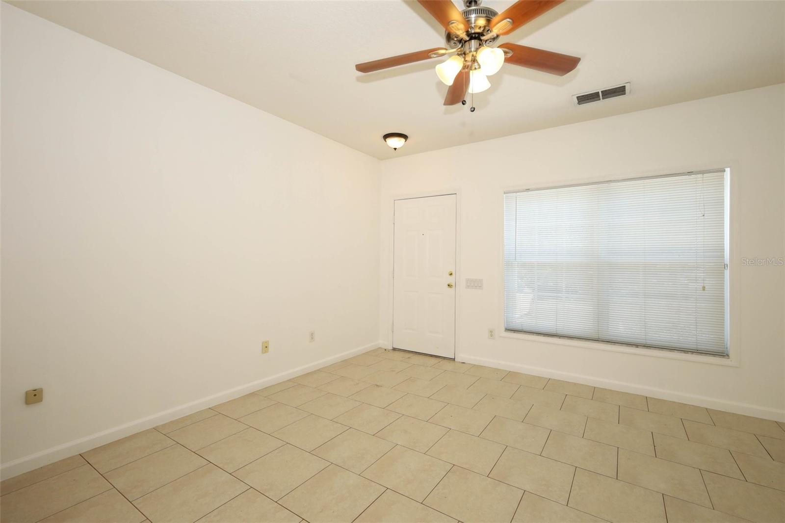 Image 5 of 45 For 915 Vineland Place