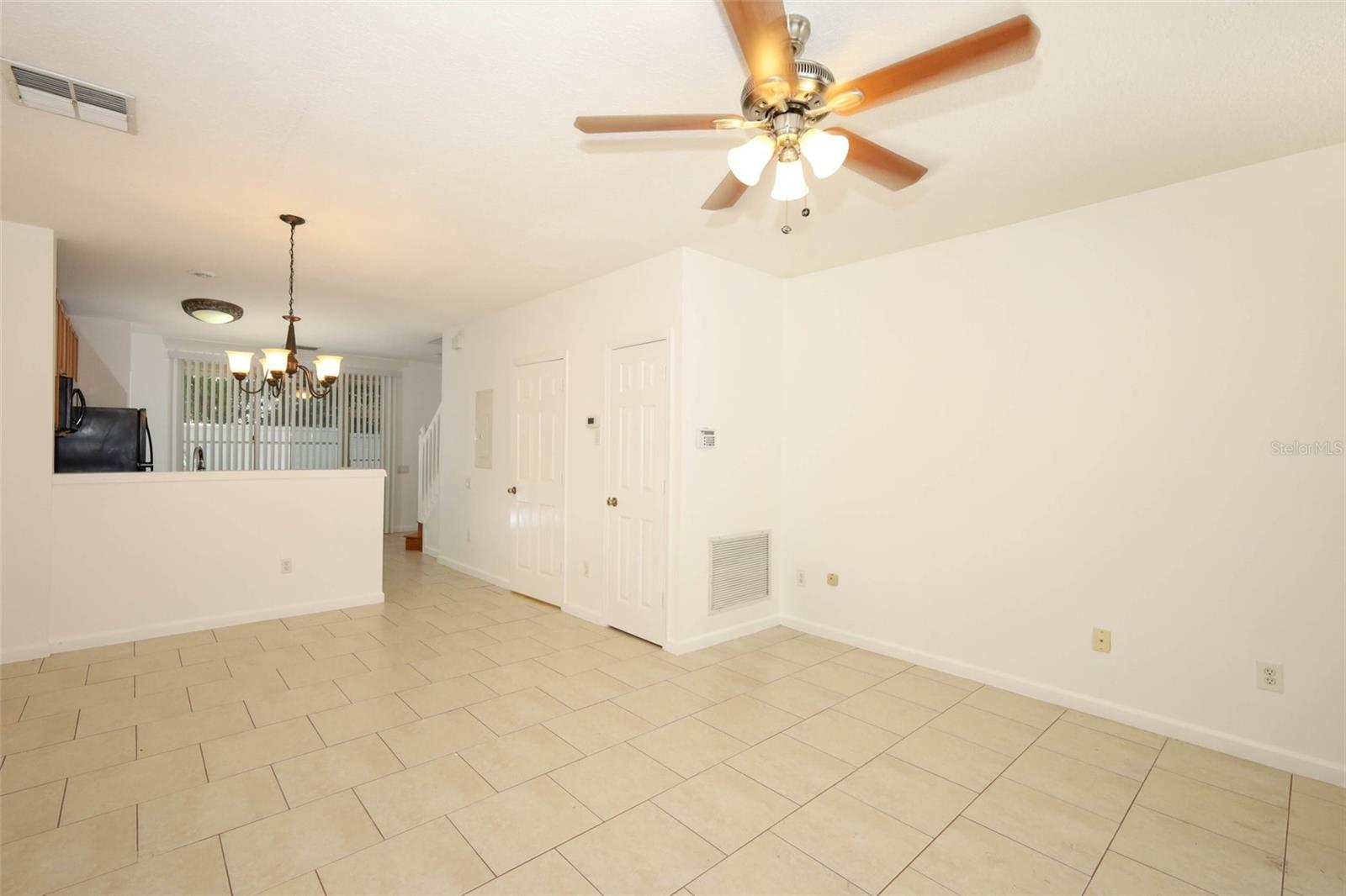 Image 6 of 45 For 915 Vineland Place