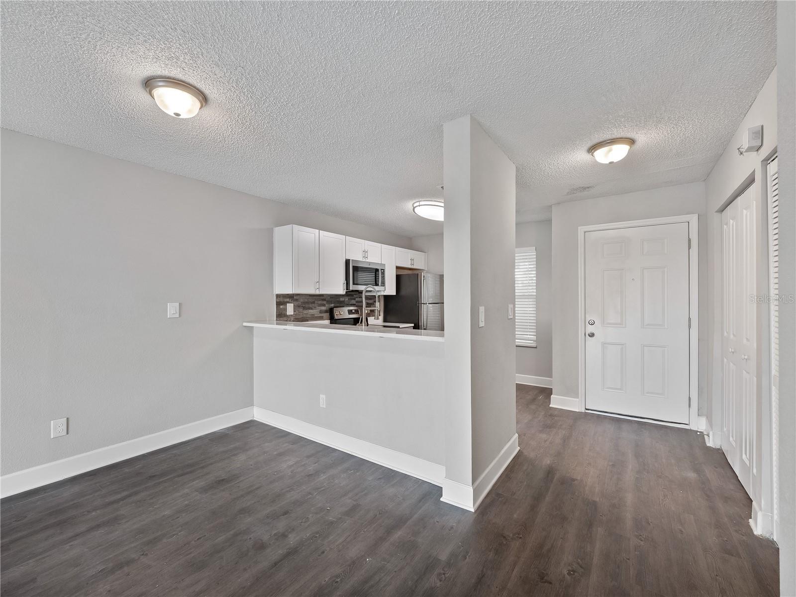 Image 4 of 13 For 2564 Woodgate Boulevard 103
