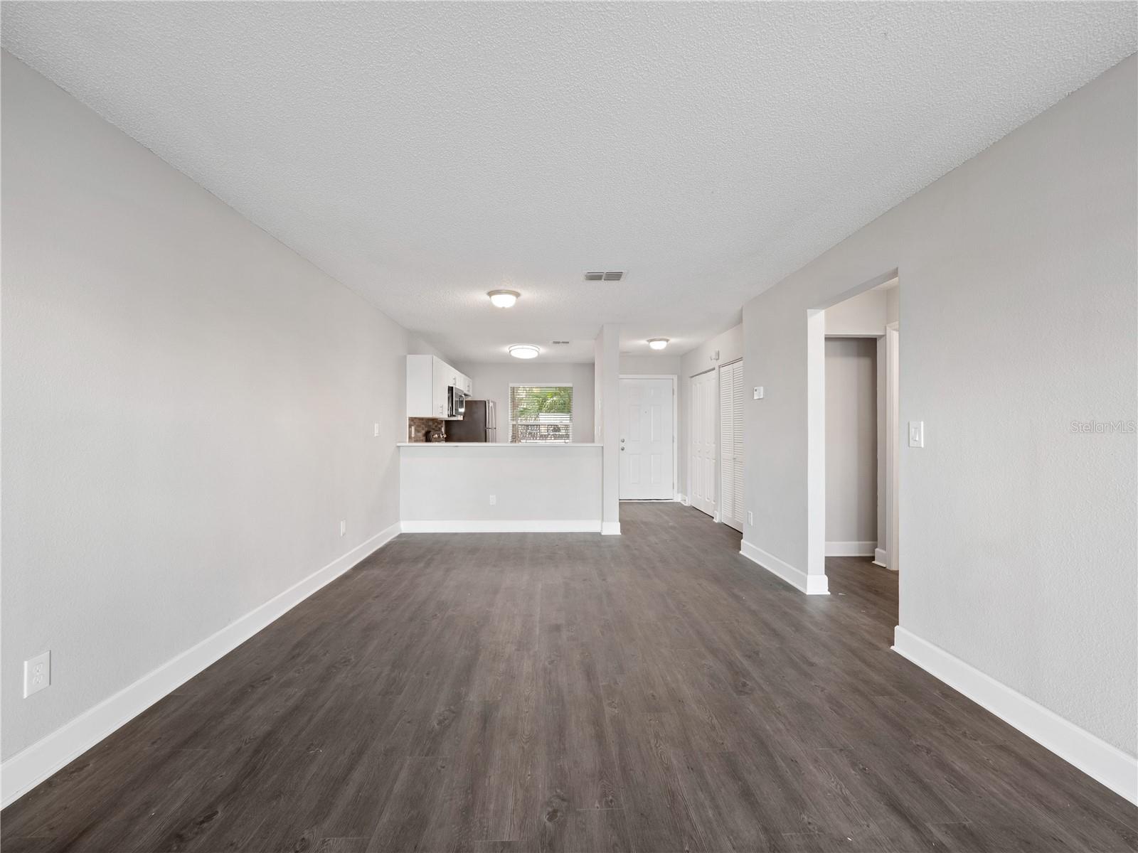 Image 5 of 13 For 2564 Woodgate Boulevard 103