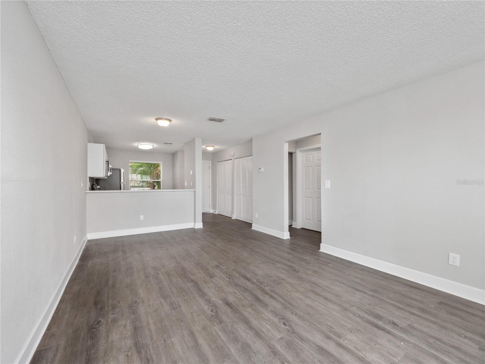 Image 6 of 13 For 2564 Woodgate Boulevard 103