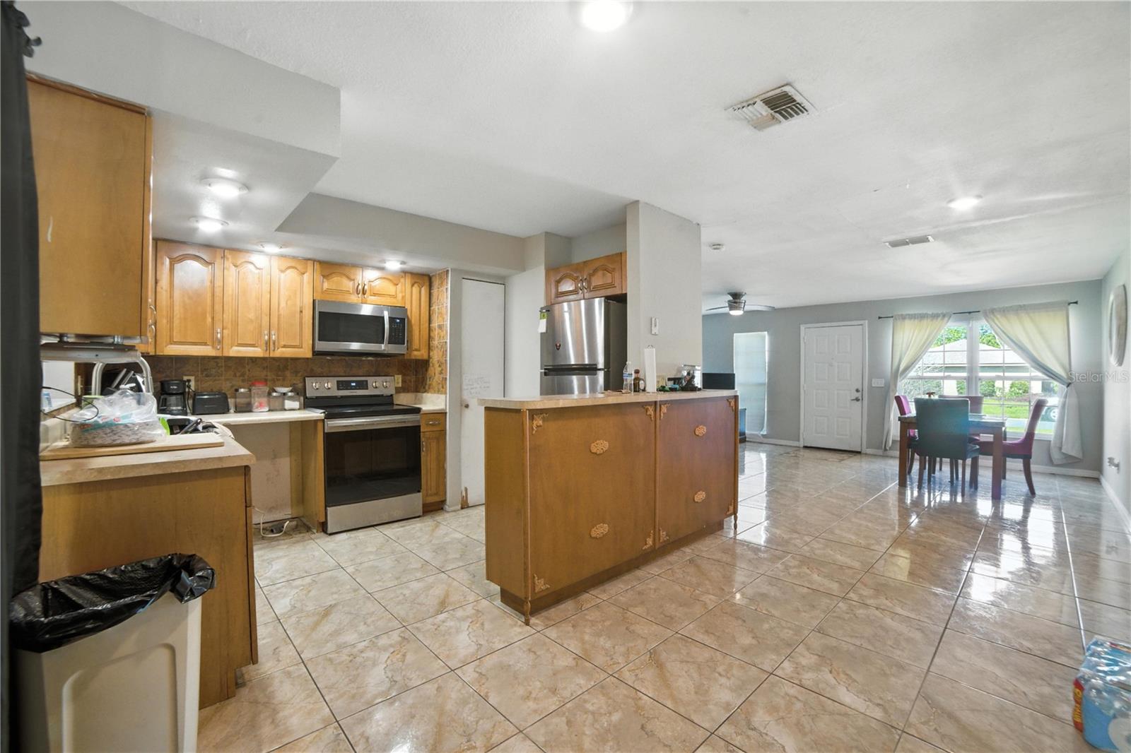 Image 21 of 37 For 767 Birchwood Circle