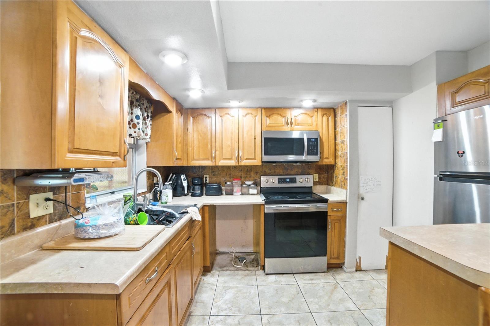 Image 22 of 37 For 767 Birchwood Circle