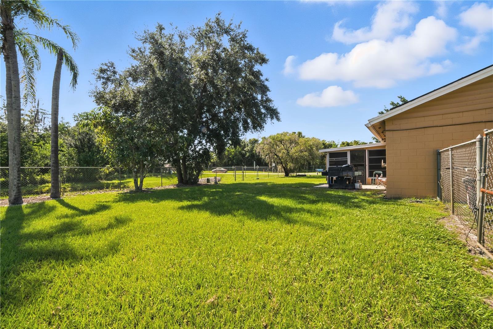 Image 7 of 37 For 767 Birchwood Circle