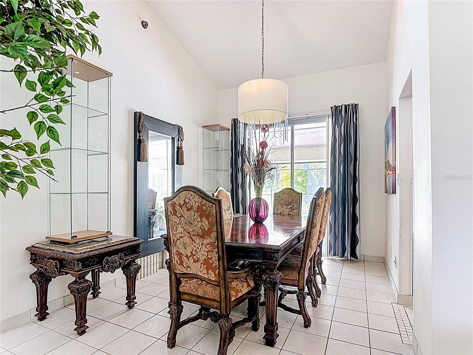 Image 15 of 39 For 314 Silk Oak Dr