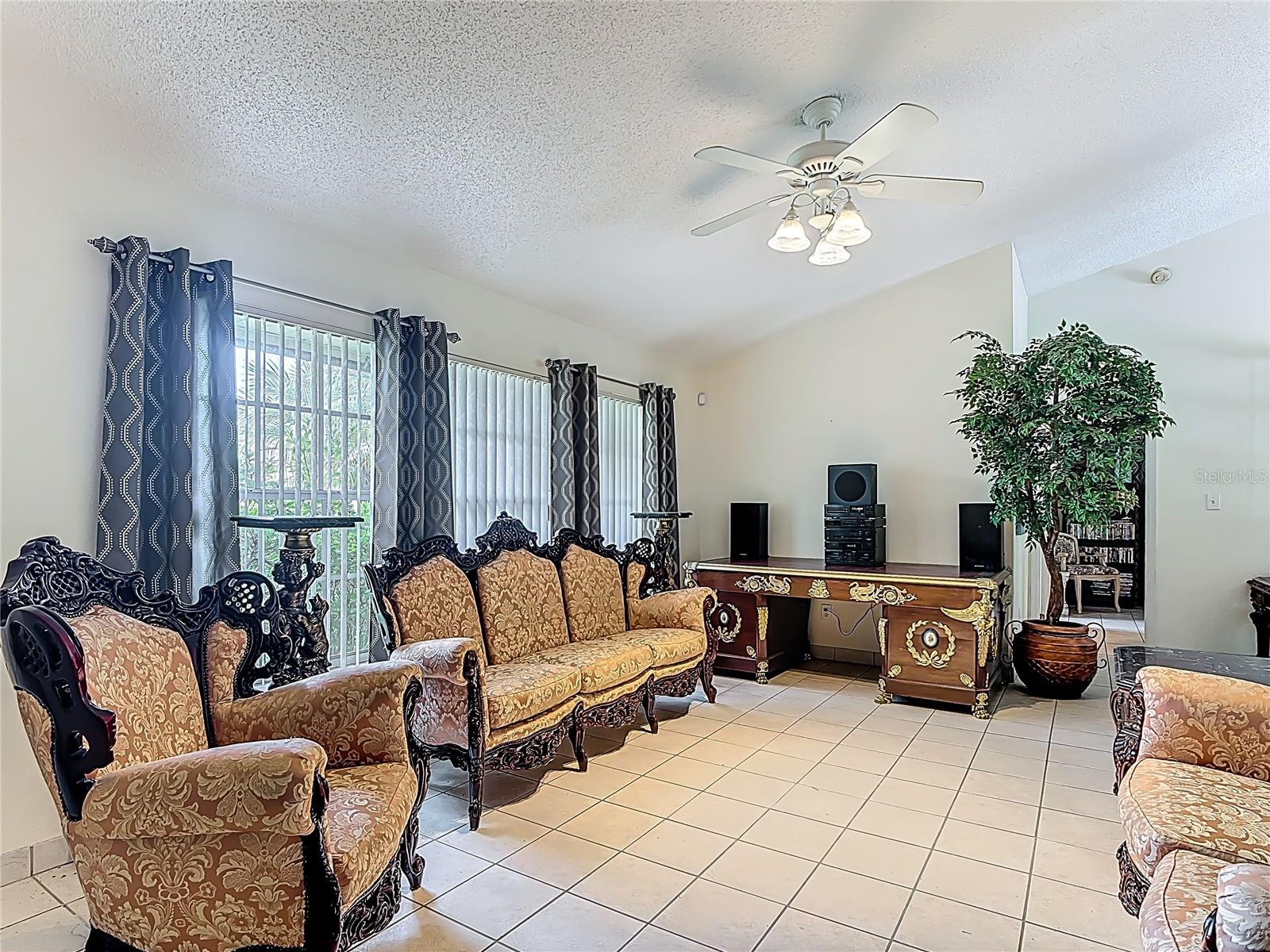 Image 4 of 39 For 314 Silk Oak Dr