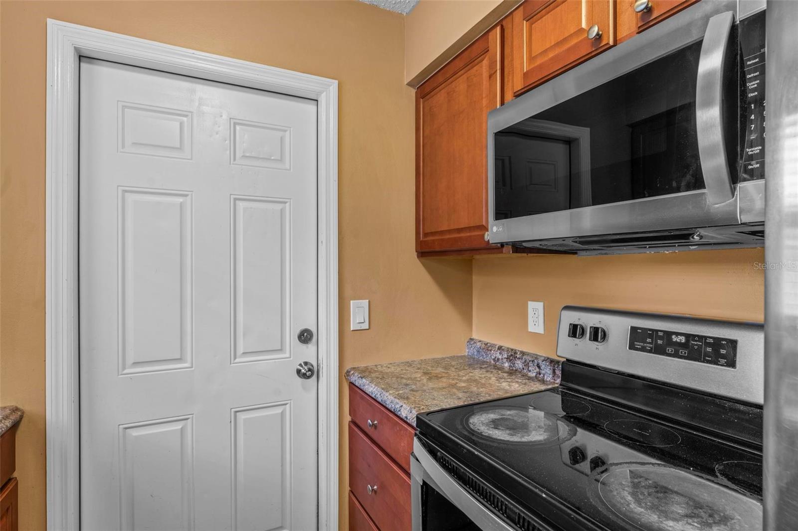 Image 13 of 38 For 7036 Clarcona Ocoee Rd