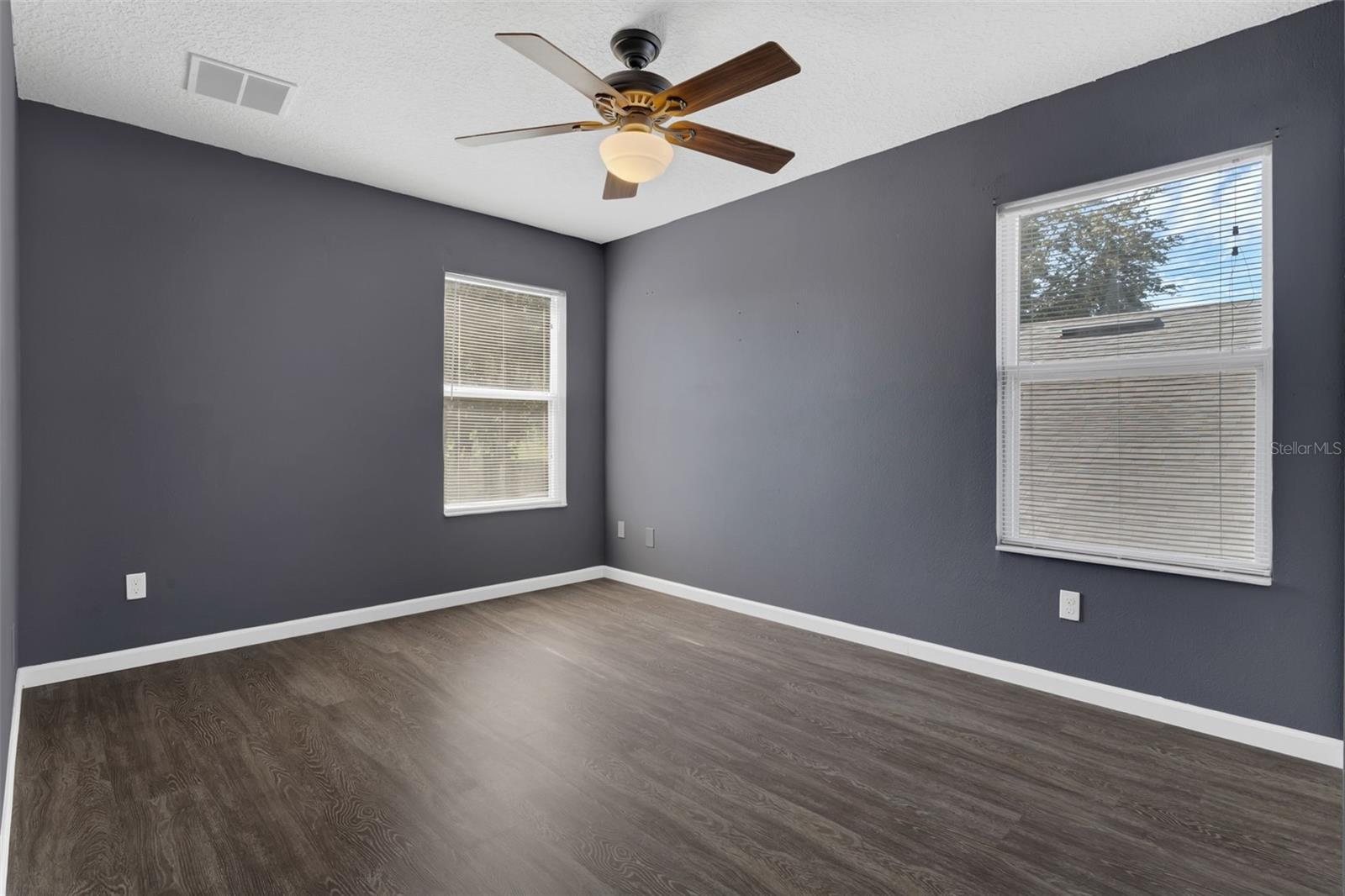 Image 21 of 38 For 1225 Greenley Avenue