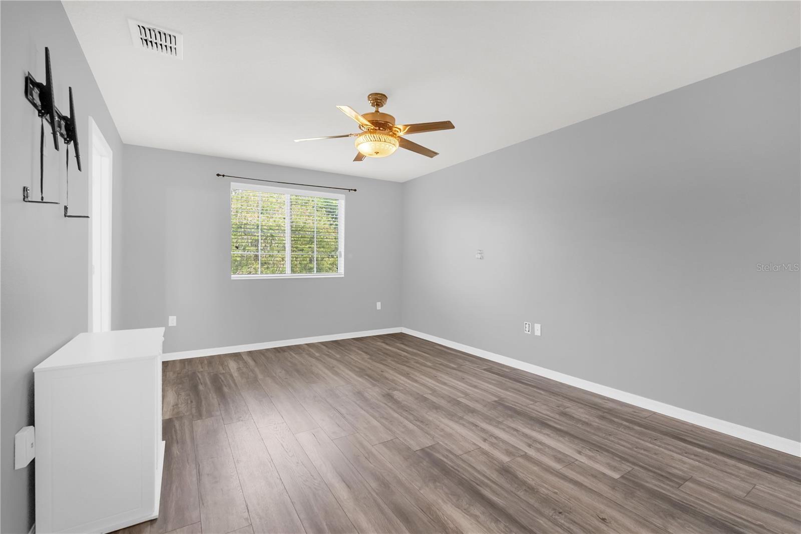 Image 18 of 36 For 302 Maybeck Court