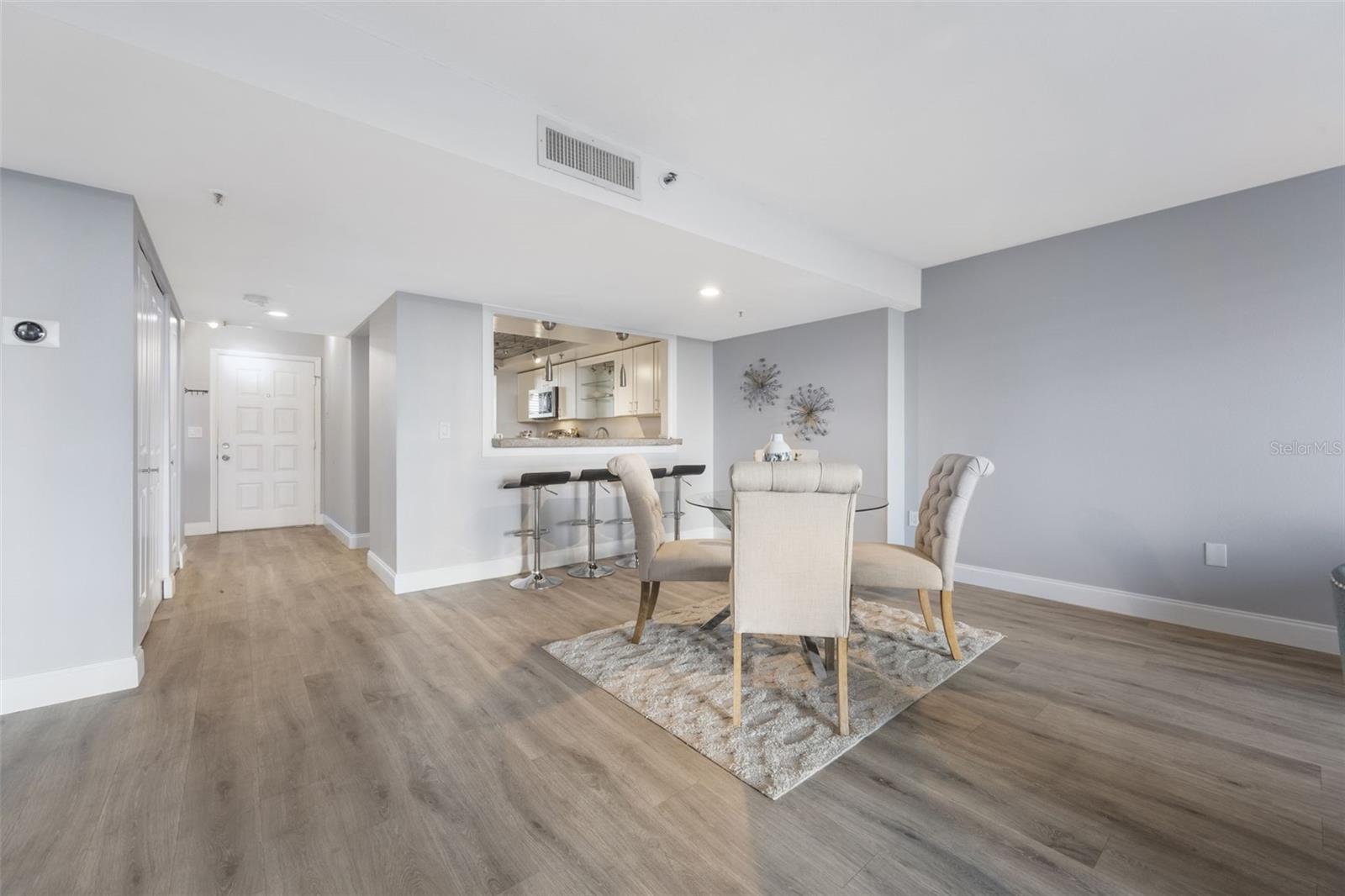 Image 13 of 44 For 530 Central Boulevard 404