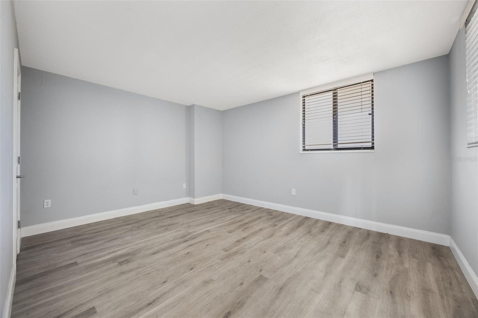 Image 30 of 44 For 530 Central Boulevard 404