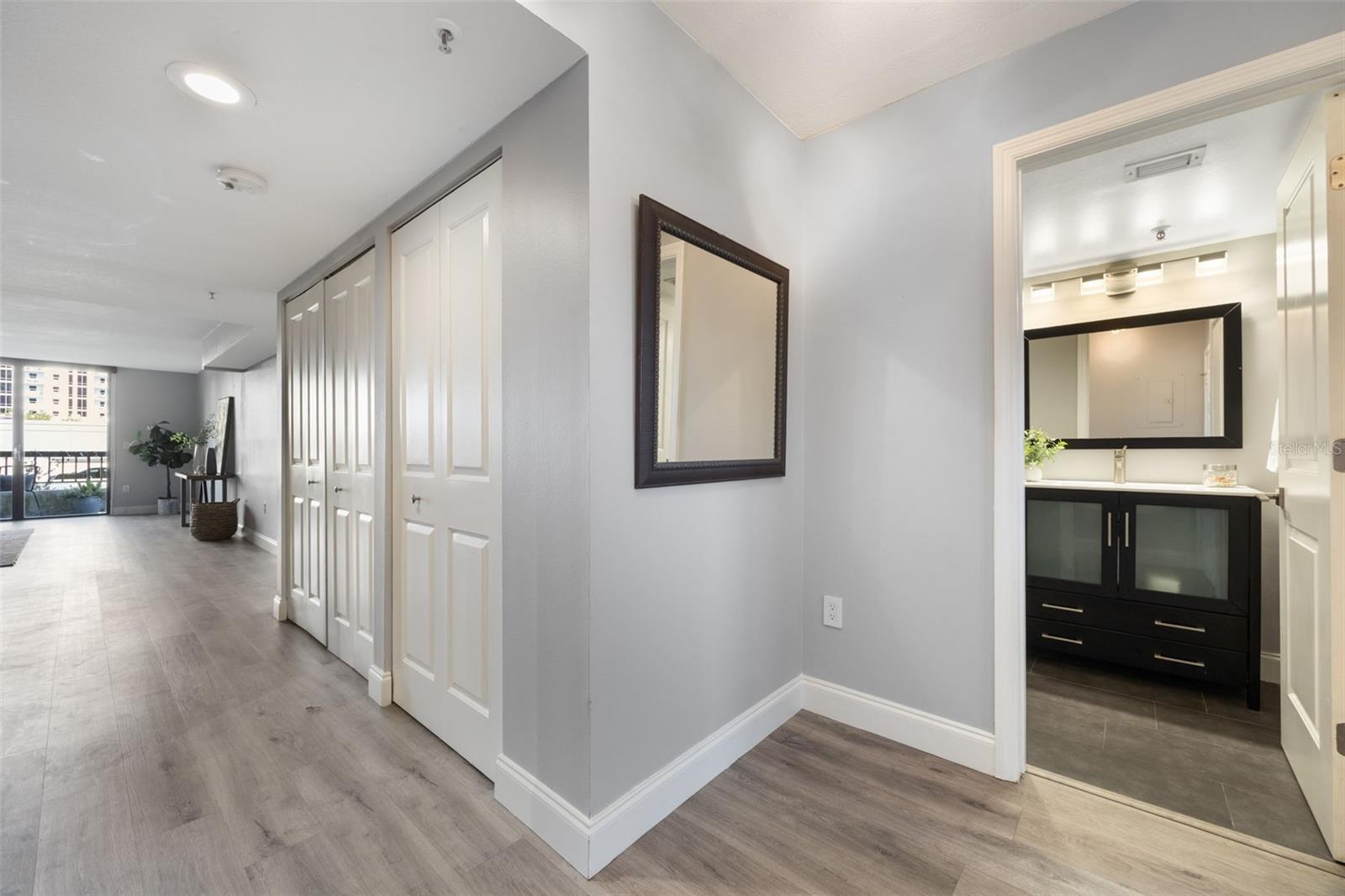 Image 4 of 44 For 530 Central Boulevard 404