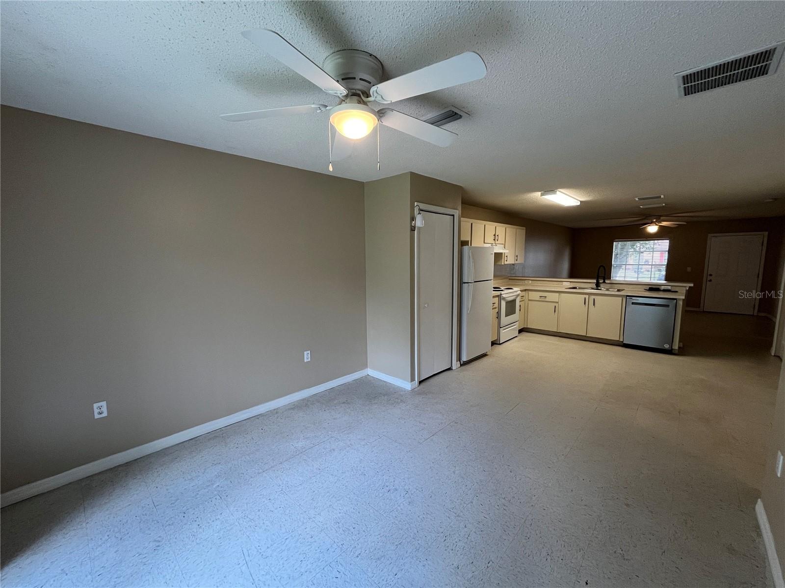 Image 8 of 35 For 550 Imperial Place 1