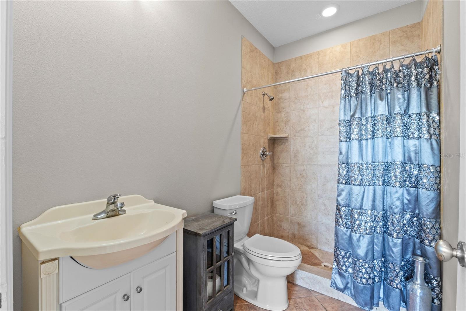 Image 24 of 97 For 560 Fern Street