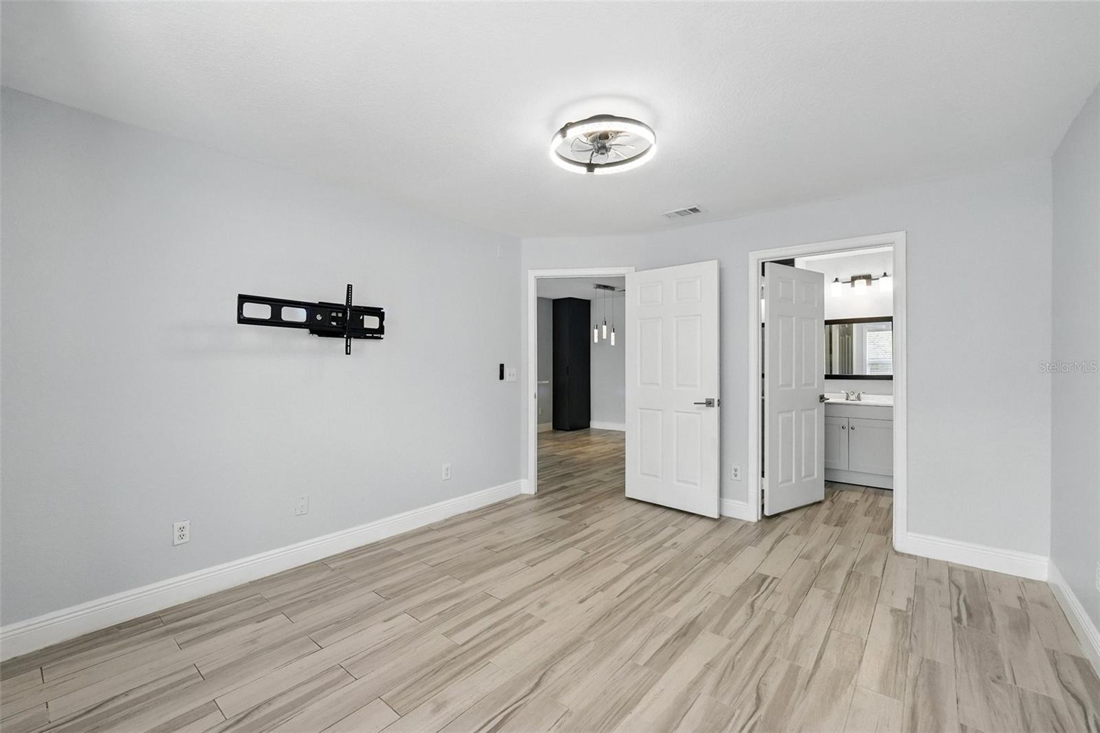 Image 17 of 25 For 7524 Seurat Street 12105