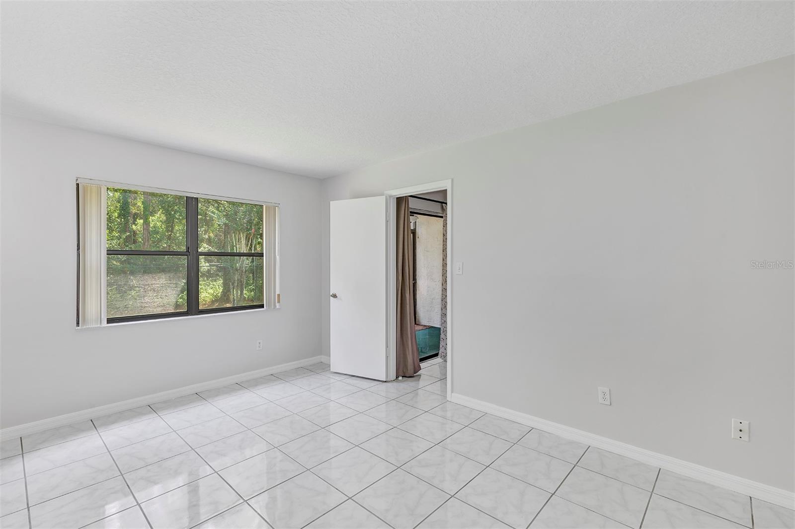 Image 11 of 33 For 3285 Westridge Boulevard 103